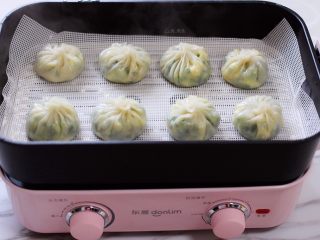 17、薄皮韭菜鸡蛋包,皮薄馅足又鲜美营养的韭菜鸡蛋包就完美出锅咯。