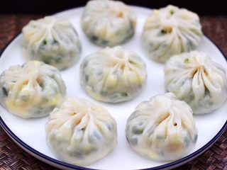 18、薄皮韭菜鸡蛋包,皮薄到透明的包子，诱惑到你没有。