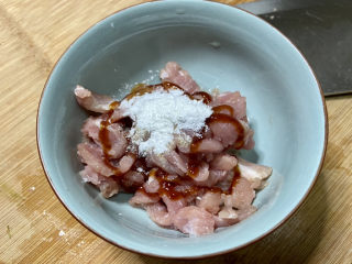 7、莲藕炒肉片➕尖椒木耳莲藕炒肉片,一茶匙生粉