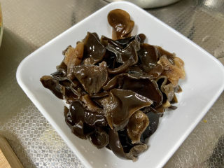 16、莲藕炒肉片➕尖椒木耳莲藕炒肉片,木耳撕小朵