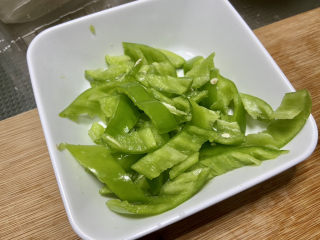 17、莲藕炒肉片➕尖椒木耳莲藕炒肉片,尖椒切块