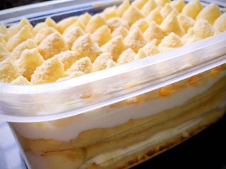 13、日式豆乳盒子,再重复一遍上面步骤即可。我用的是709ml的盒子 刚好做两个豆乳盒子