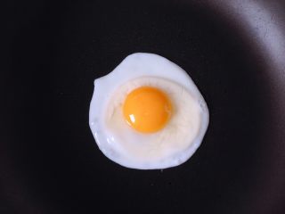 11、日式鸡胸肉蛋三明治,小火煎太阳蛋