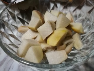 3、煮个牛奶~摩摩喳喳(牛奶版),芋艿切成小丁