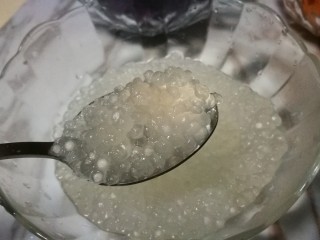 12、煮个牛奶~摩摩喳喳(牛奶版),煮至透明状捞出