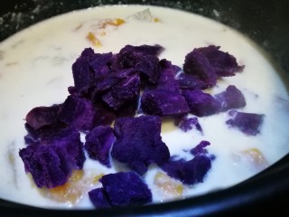 19、煮个牛奶~摩摩喳喳(牛奶版),加入紫薯丁