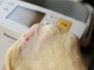 5、培根田园披萨,也能拉出膜来，虽然不够坚韧，但是做披萨完全够了。