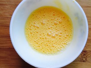 5、团团圆圆~油炸黄金汤圆,鸡蛋打散