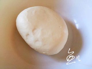 1、冬至美食 猪肉荠菜水饺,面粉和水混合，搅拌揉成面团，醒面1小时