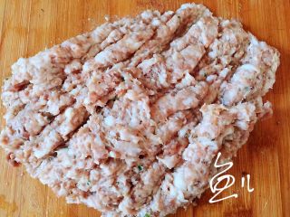 4、冬至美食 猪肉荠菜水饺,猪肉剁碎