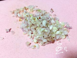 5、冬至美食 猪肉荠菜水饺,洋葱切碎