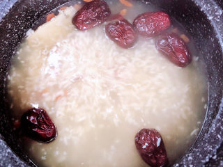 7、鸡蛋醪糟汤,大约炖煮20分钟,当归熬制出浓郁的味道。