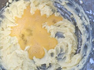 3、日式南瓜挞,加入半个的全蛋液量