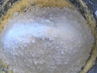 5、日式南瓜挞,加入低筋面粉