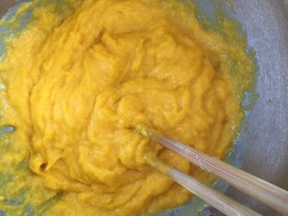 9、日式南瓜挞,充分地搅拌均匀成细腻的糊状