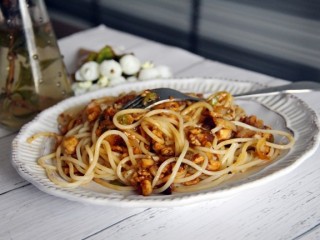 15、鸡肉香菇黑胡椒意面,和煮好的意大利面一起搅拌就可以吃了。