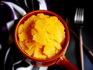 10、广式月饼~金沙奶黄馅儿,10．金沙奶黄馅就做好了（如果馅料用不完，还可以做奶黄包哦）。