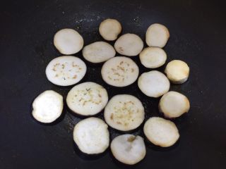 13、日式双茄意面,利用锅里的余油煎香茄子