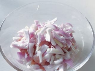 9、大吉大利今晚吃鸡：彩蔬鸡串,洋葱碎