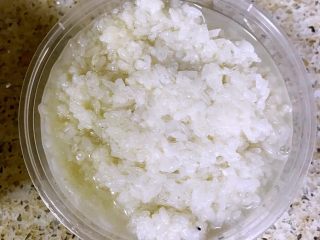 1、桂花酒酿圆子,准备好甜酒酿