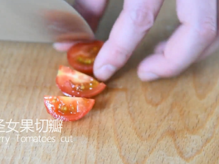 4、清明时节必须品尝的一道美食——马兰头香干,圣女果切瓣