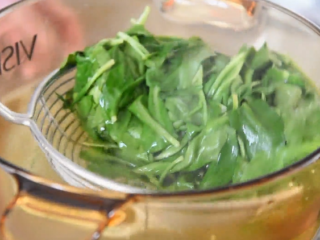 5、清明时节必须品尝的一道美食——马兰头香干,马兰头过水沥干