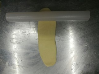 10、超级好吃的鲜肉月饼,继续擀开