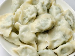 15、猪肉茴香馅儿饺子????,肉馅的饺子????需要下入饺子后再次开锅开始计时煮5分钟即可熟透。