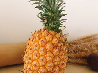 1、菠萝饭,准备好菠萝