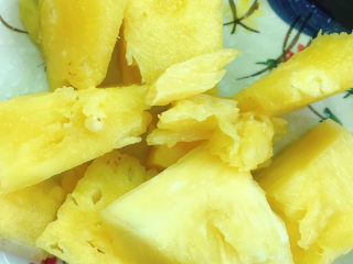 4、菠萝饭,取出的菠萝肉