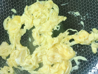 10、菠萝饭,迅速翻炒。