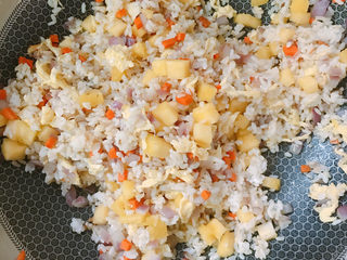 17、菠萝饭,翻拌均匀