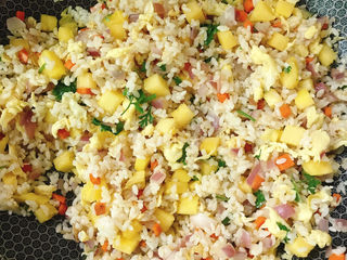 20、菠萝饭,拌匀即可