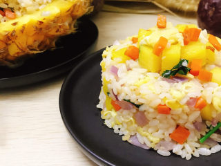 23、菠萝饭,美味的菠萝饭可以开吃咯????