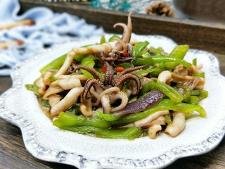 15、#做妈妈的拿手菜#爆炒鱿鱼,近看,味道好极了。