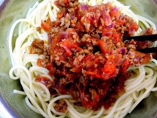 17、芝士肉酱焗意粉,倒入一半的肉酱