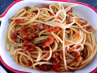 19、芝士肉酱焗意粉,放入碗里