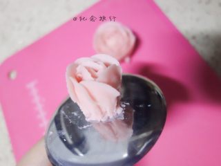 10、这可能是你吃过最好吃的海绵蛋糕,裱玫瑰花