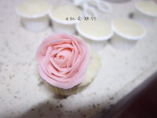 11、这可能是你吃过最好吃的海绵蛋糕,组装玫瑰花