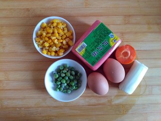 1、甜香披萨饼（平底锅版）,材料备齐