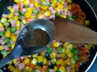 8、甜香披萨饼（平底锅版）,加适量花椒粉