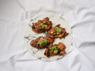 13、黯然销魂鸡腿肉,装盘