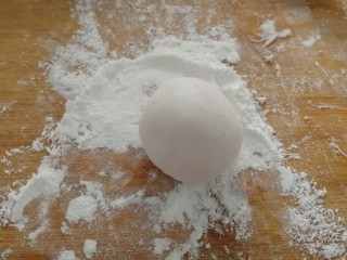 14、水果汤圆,滚点干糯米粉防粘。