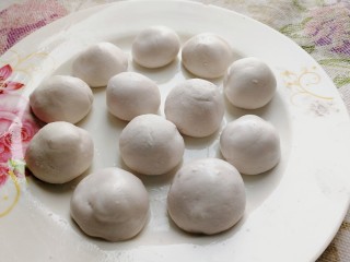 15、水果汤圆,全部包好。