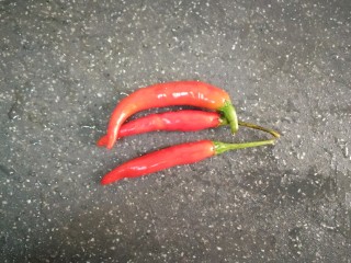 7、柠檬鸡爪,几个小米椒