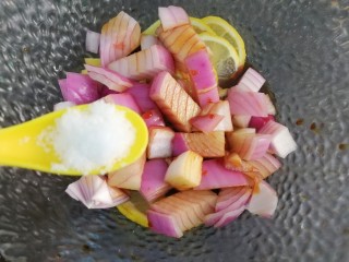 15、柠檬鸡爪,1小勺盐