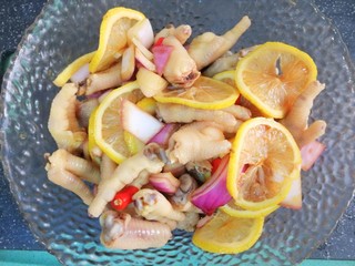 19、柠檬鸡爪,搅拌均匀,腌制两小时以上,中途时不时翻拌一下哦