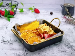 15、自制零添加水果干,最终烤了8小时出炉。