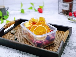 16、自制零添加水果干,装在密封盒里泡茶也很好哒。