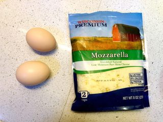 2、三文鱼派,鸡蛋和芝士。